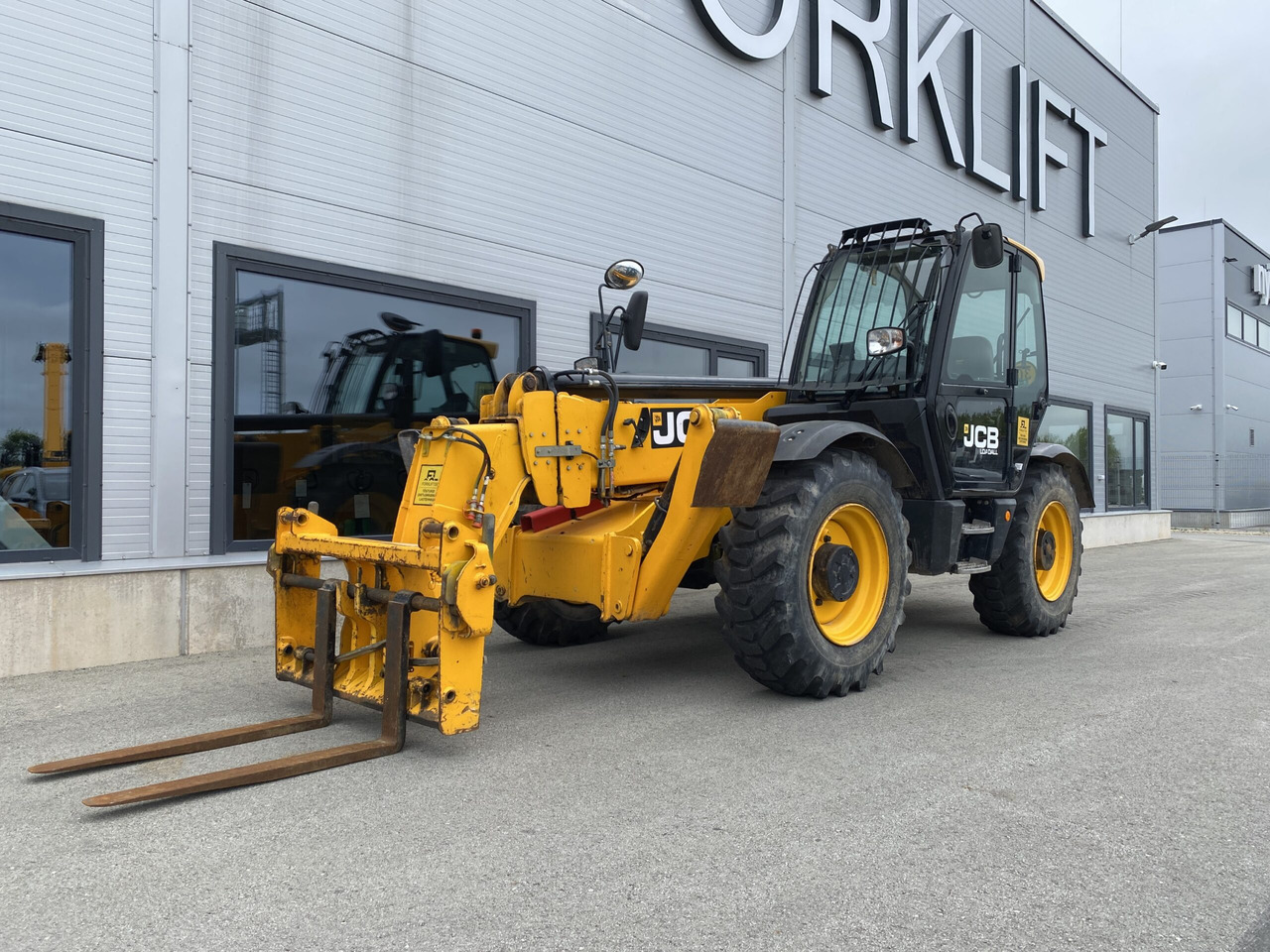 JCB 540-140 - Telescopic handler: picture 1 JCB 540-140 - Telescopic handler: picture 1