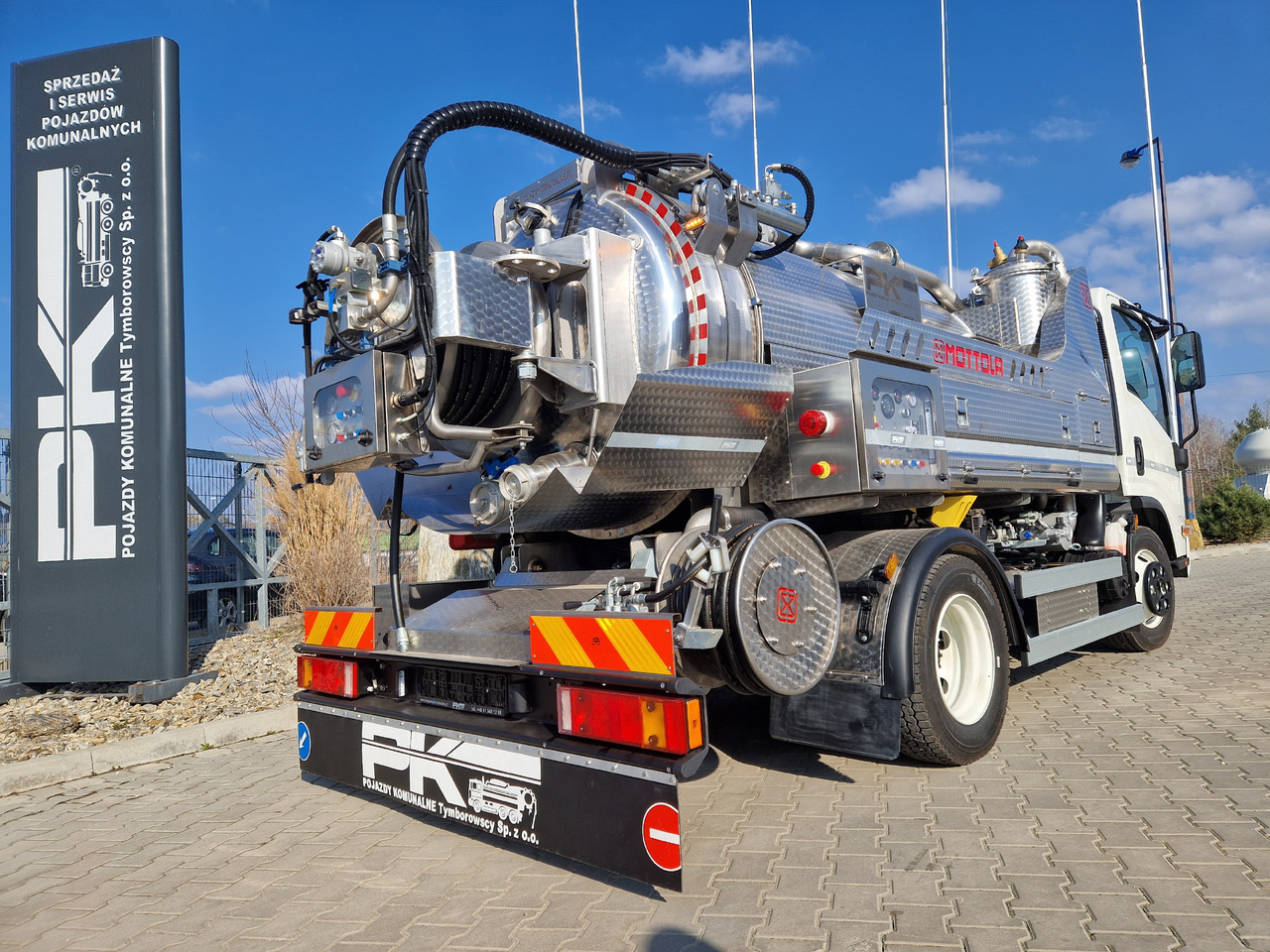 ISUZU - Vacuum truck: picture 2 ISUZU - Vacuum truck: picture 2