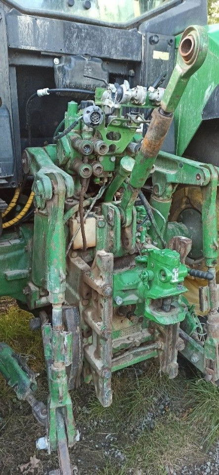 John Deere 6910 - Farm tractor: picture 4 John Deere 6910 - Farm tractor: picture 4