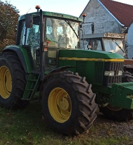 John Deere 6910 - Farm tractor: picture 2 John Deere 6910 - Farm tractor: picture 2