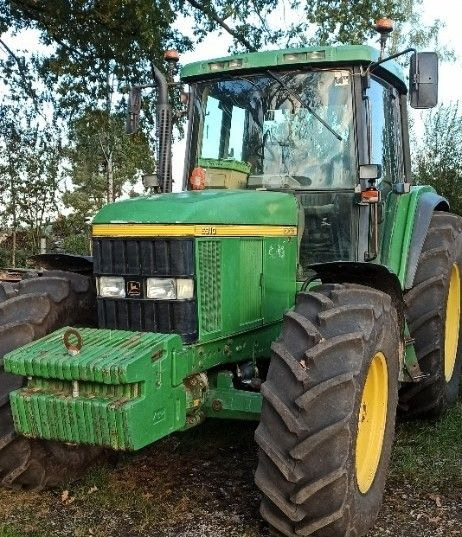 John Deere 6910 - Farm tractor: picture 1 John Deere 6910 - Farm tractor: picture 1