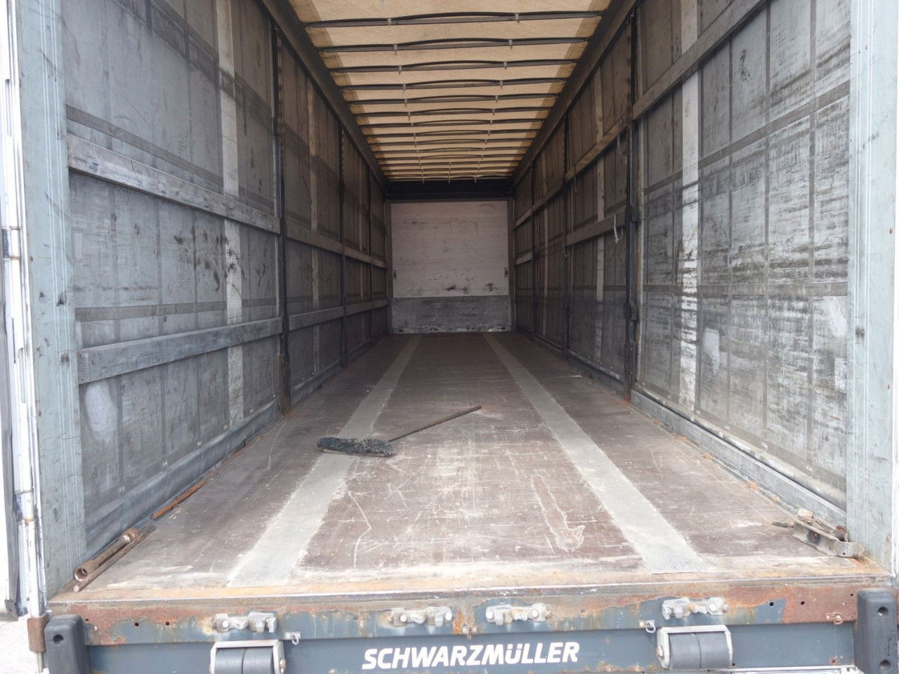 Schwarzmüller SPA 3/E Mega, Liftachse, SAF Achsen, 2 Stk. SPA 3/E Mega, Liftachse, SAF Achsen, 2 Stk. - Curtainsider semi-trailer: picture 4 Schwarzmüller SPA 3/E Mega, Liftachse, SAF Achsen, 2 Stk. SPA 3/E Mega, Liftachse, SAF Achsen, 2 Stk. - Curtainsider semi-trailer: picture 4