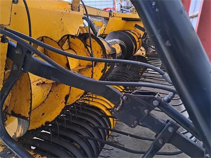 New Holland 356W - Tedding equipment: picture 3 New Holland 356W - Tedding equipment: picture 3