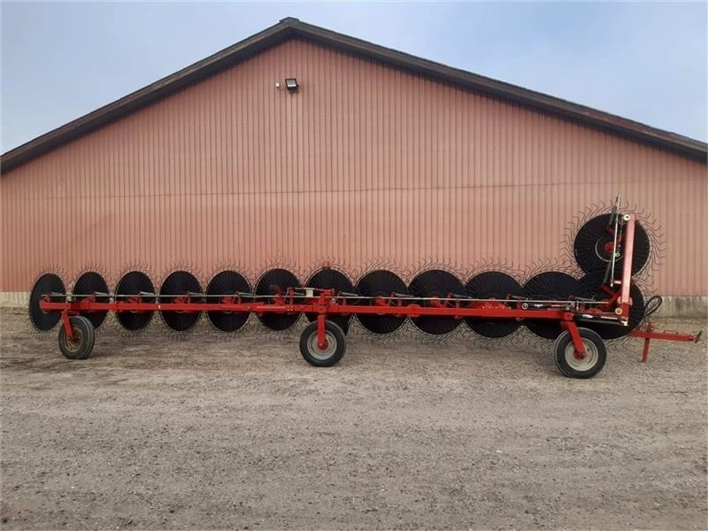 Tonutti T13 - Tedder/ Rake: picture 2 Tonutti T13 - Tedder/ Rake: picture 2