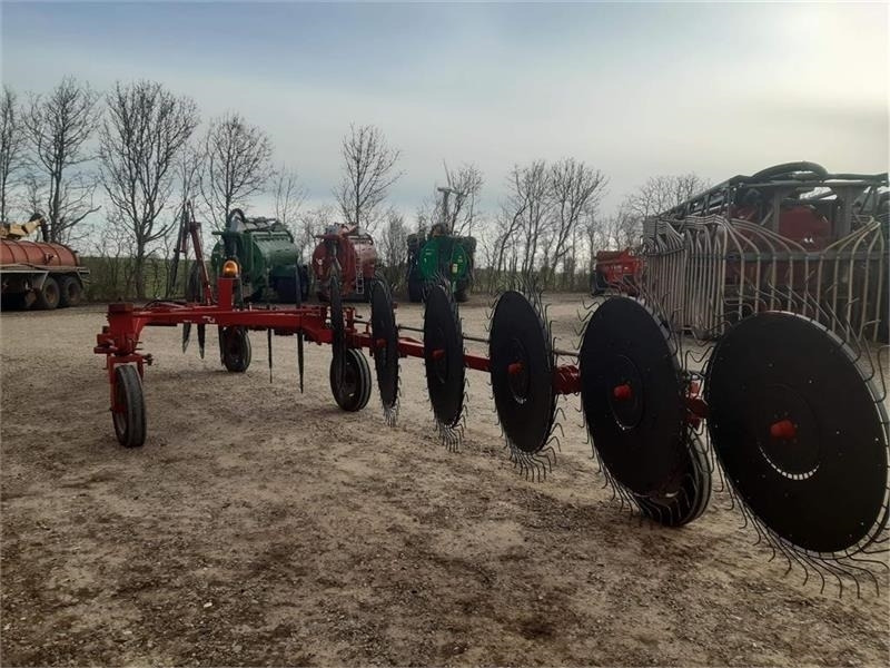Tonutti T13 - Tedder/ Rake: picture 4 Tonutti T13 - Tedder/ Rake: picture 4