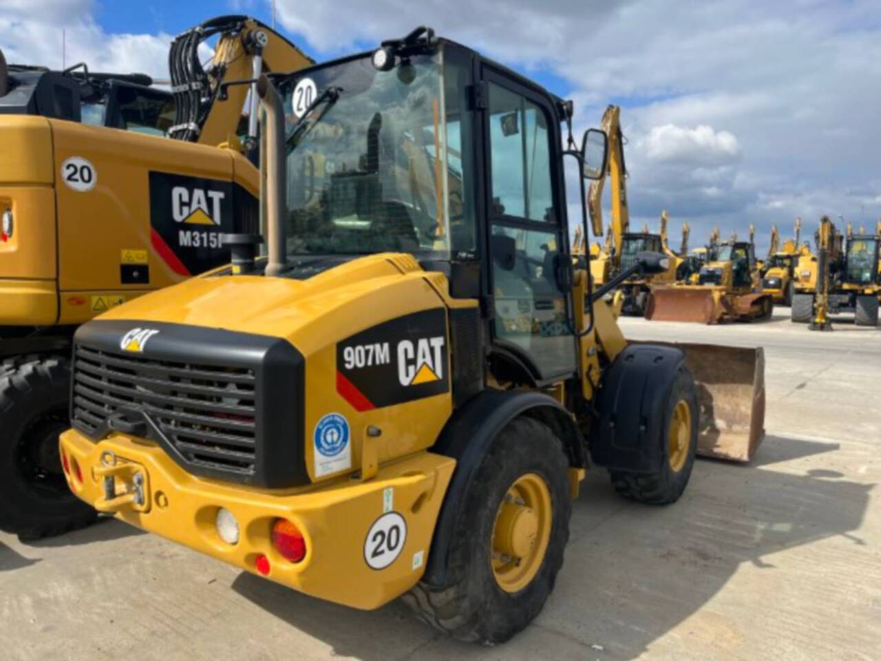CAT 907M - Wheel loader: picture 3 CAT 907M - Wheel loader: picture 3