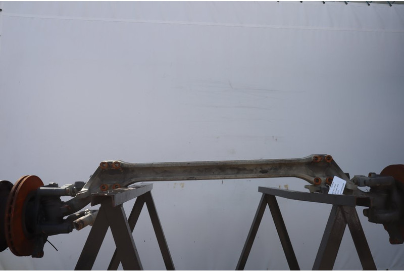 MAN VOK-08-44 - Front axle for Truck: picture 1 MAN VOK-08-44 - Front axle for Truck: picture 1