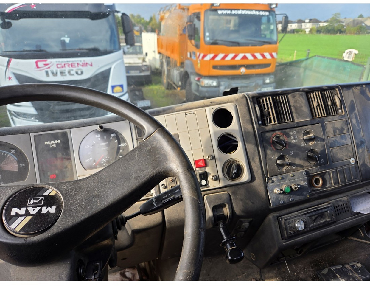 Hook lift truck MAN FE 360 6X4 HOOKLIFT 6 CYL MANUAL GEARBOX: picture 8 Hook lift truck MAN FE 360 6X4 HOOKLIFT 6 CYL MANUAL GEARBOX: picture 8