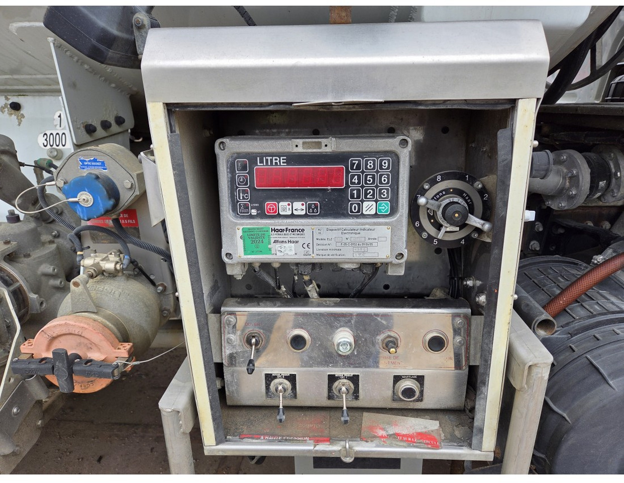 Tank truck Renault Premium 340 6x2 Fuel Tank 18.540 L 3 compart Steering Axle Retarder Manual gearbox: picture 8