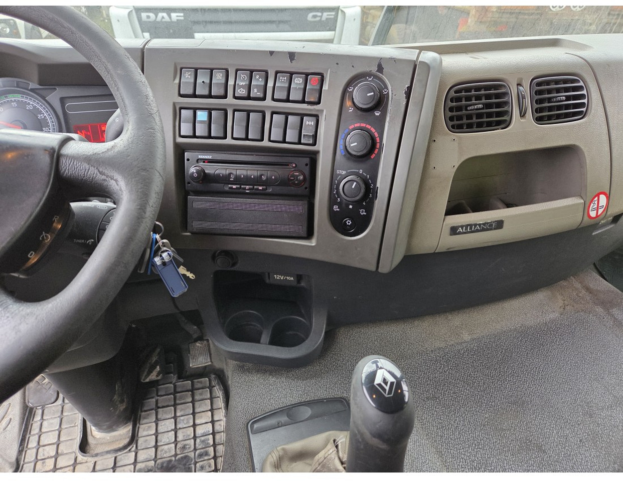 Tank truck Renault Premium 340 6x2 Fuel Tank 18.540 L 3 compart Steering Axle Retarder Manual gearbox: picture 12