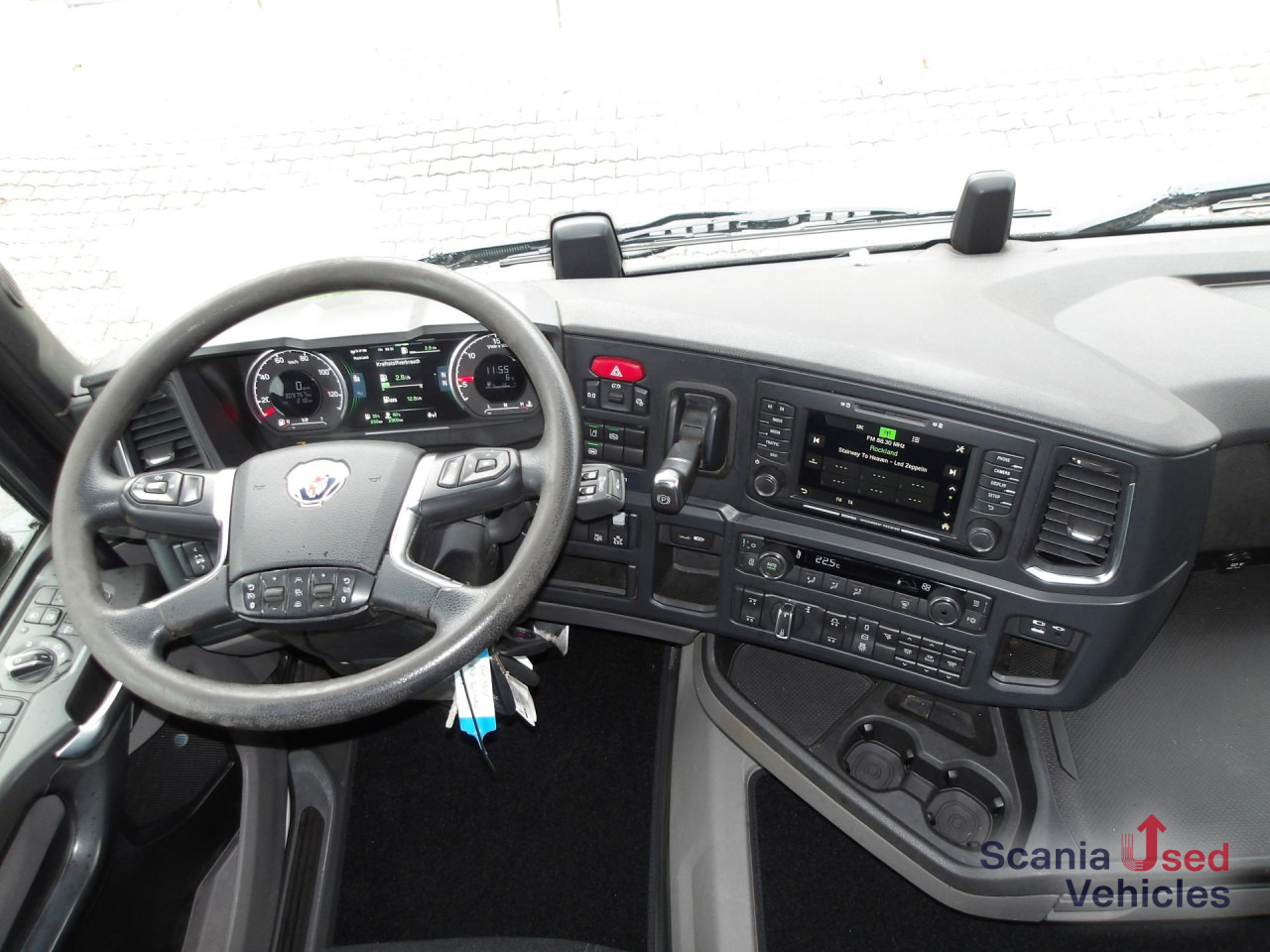 SCANIA R 450 - 6x2*4 - HIAB ABROLLKIPPER - HIGHLINE - SCR - Hook lift truck: picture 4 SCANIA R 450 - 6x2*4 - HIAB ABROLLKIPPER - HIGHLINE - SCR - Hook lift truck: picture 4