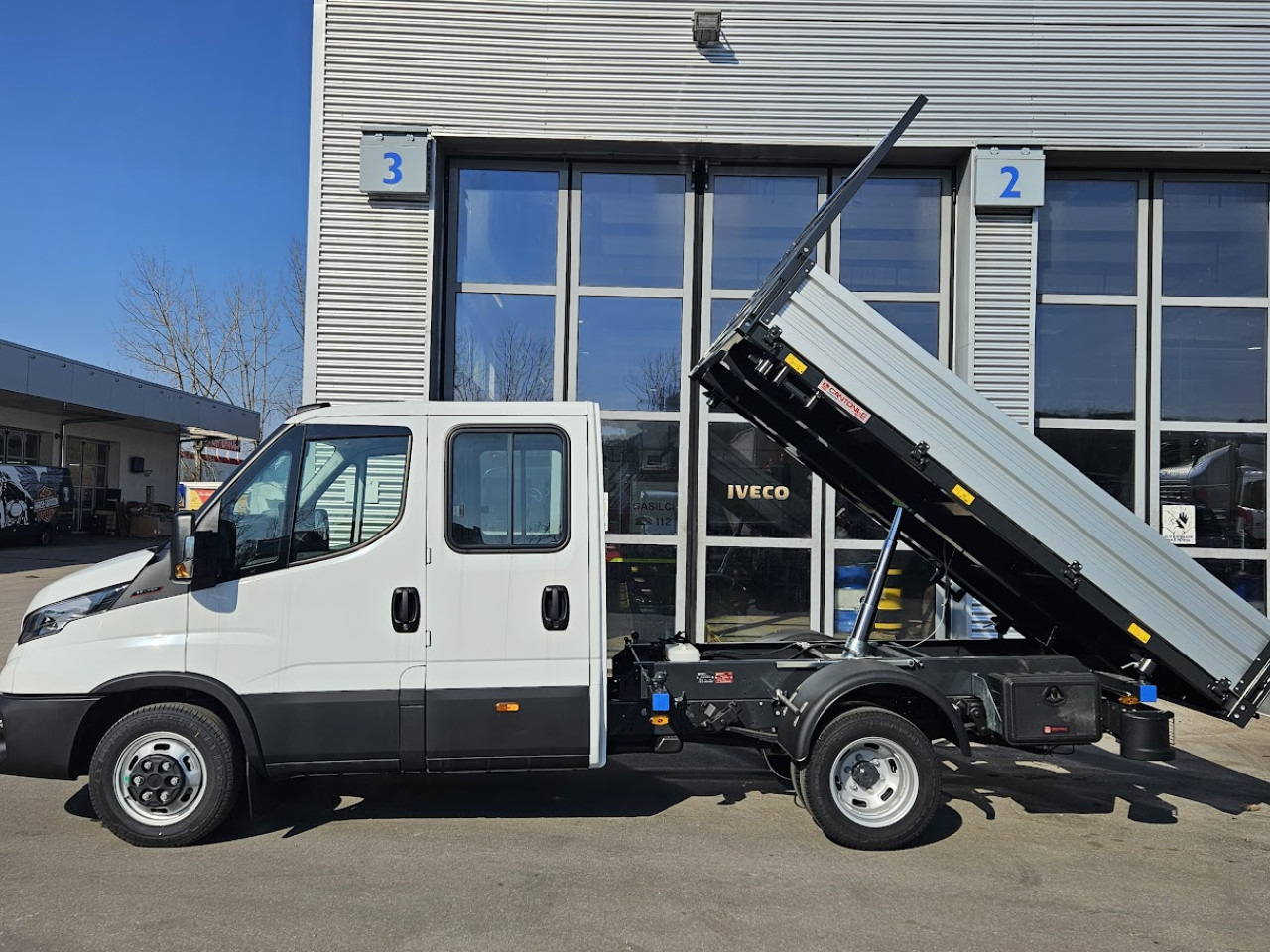 IVECO Daily 35C16H3.0 D - Tipper van, Combi van: picture 5 IVECO Daily 35C16H3.0 D - Tipper van, Combi van: picture 5