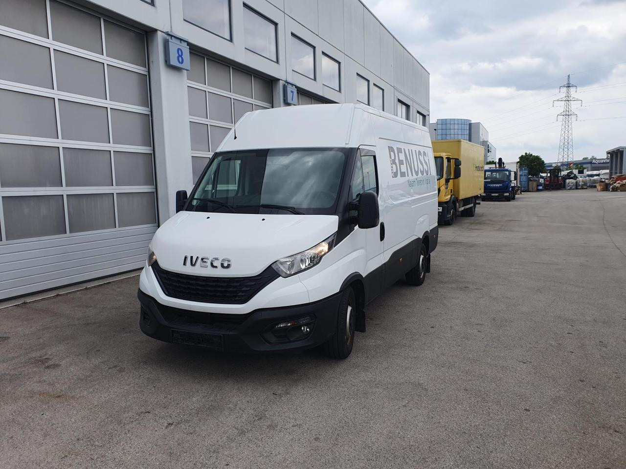 IVECO Daily 35S14V - Passenger van: picture 1 IVECO Daily 35S14V - Passenger van: picture 1