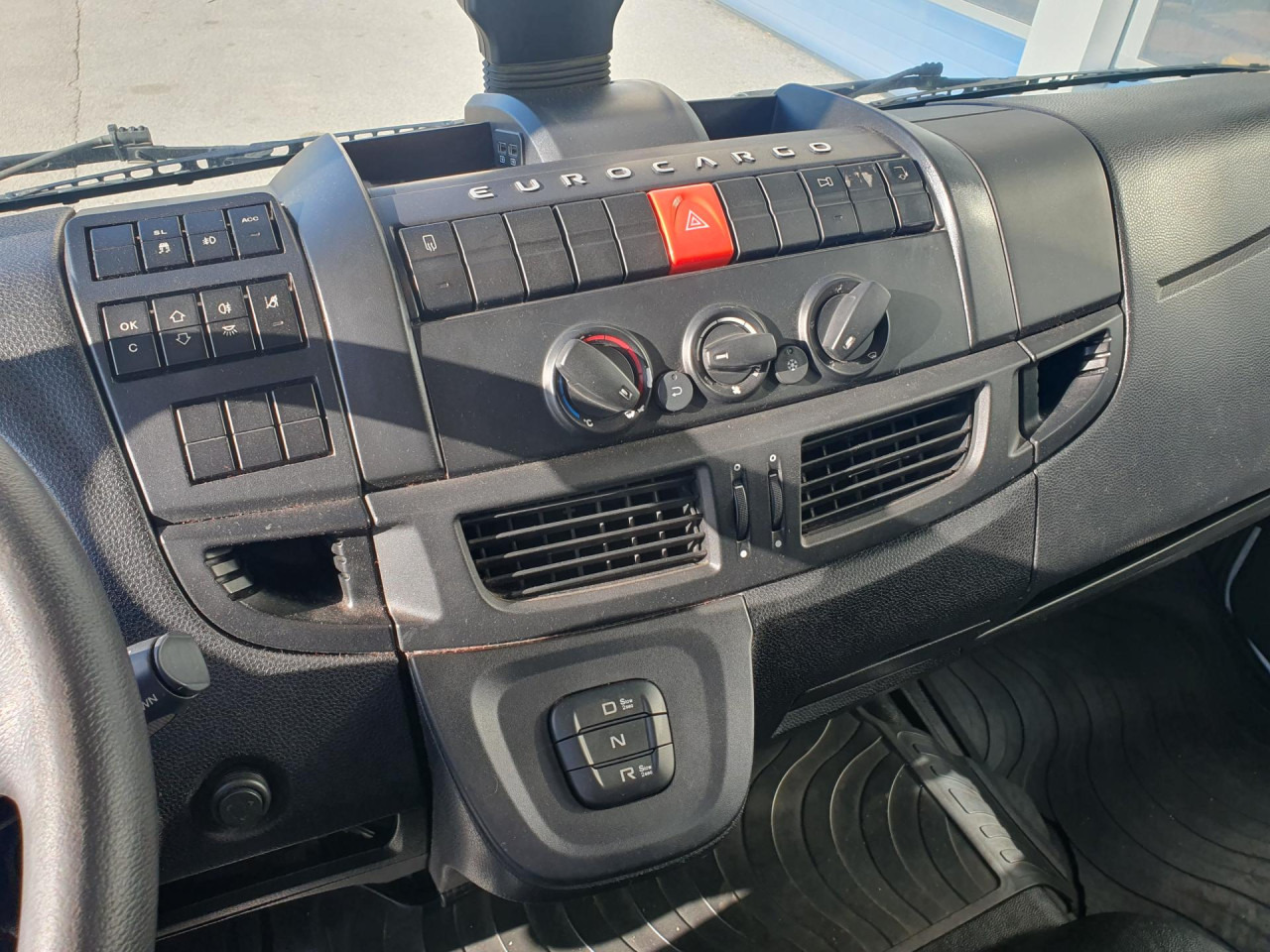 IVECO Eurocargo ML160E25 - Refrigerator truck: picture 4 IVECO Eurocargo ML160E25 - Refrigerator truck: picture 4