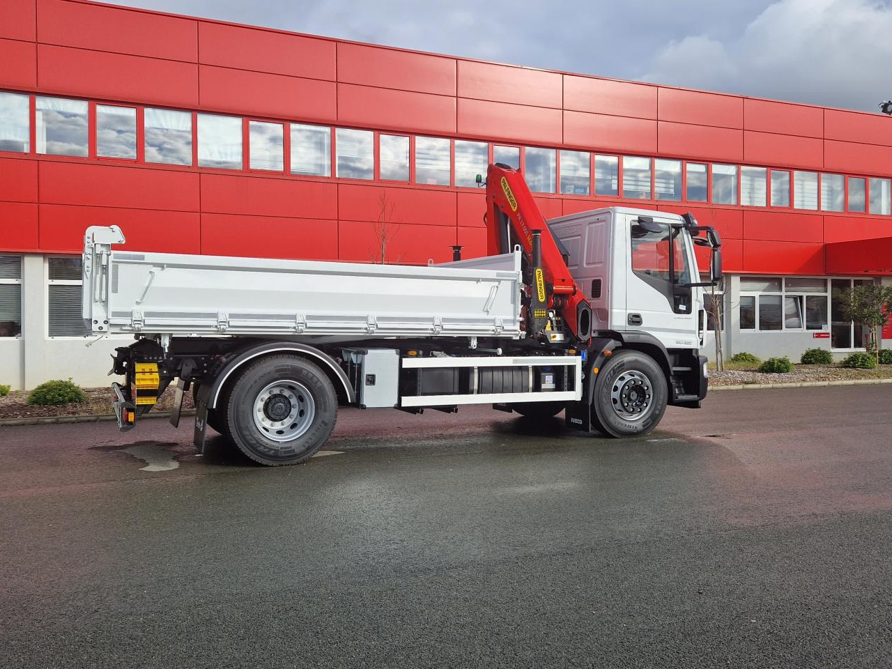 IVECO Eurocargo ML180E32 - Tipper: picture 4 IVECO Eurocargo ML180E32 - Tipper: picture 4