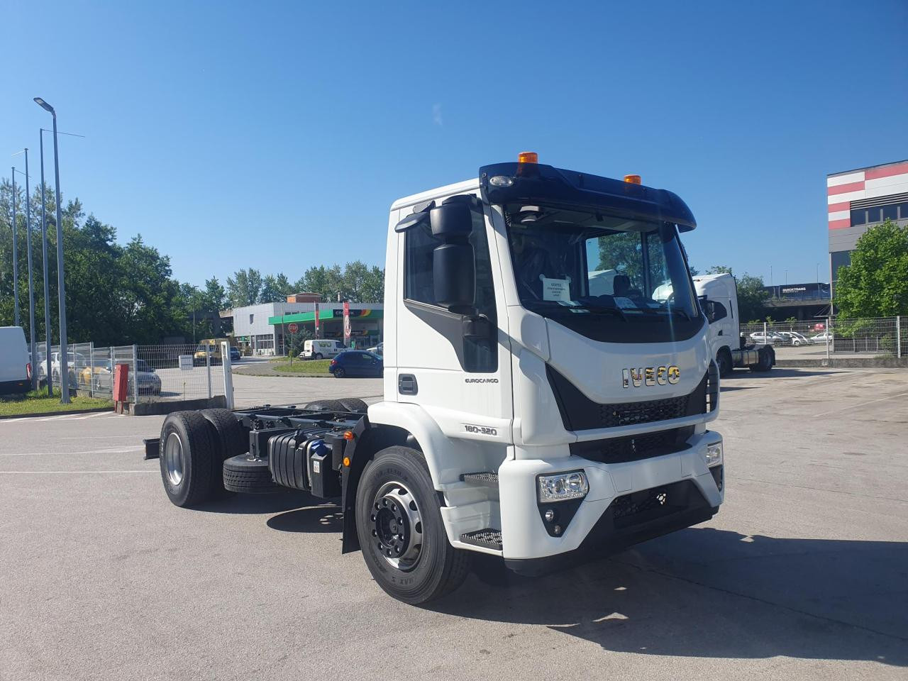 IVECO Eurocargo ML180E32/P - Cab chassis truck: picture 2 IVECO Eurocargo ML180E32/P - Cab chassis truck: picture 2