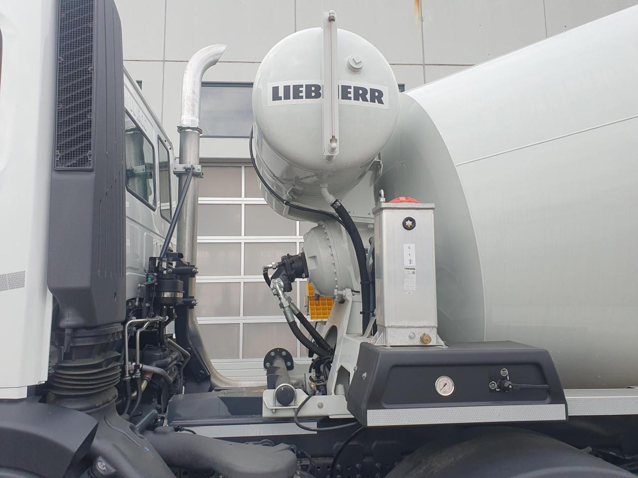 IVECO Stralis X-Way X-Way AD360X42BZ HR OFF - Concrete mixer truck: picture 5 IVECO Stralis X-Way X-Way AD360X42BZ HR OFF - Concrete mixer truck: picture 5