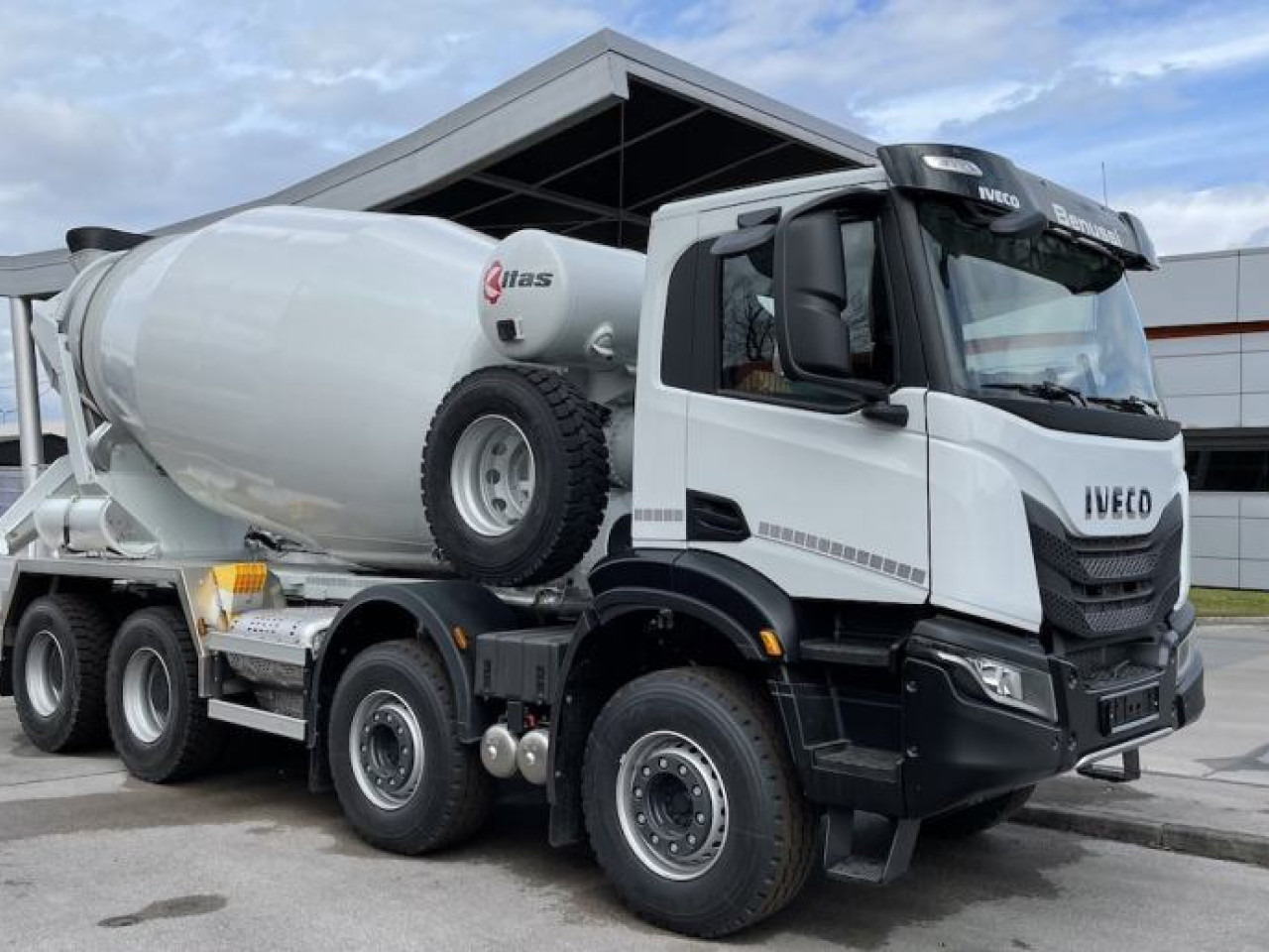 IVECO X-Way AD360X42BZ HR OFF - Concrete mixer truck: picture 1 IVECO X-Way AD360X42BZ HR OFF - Concrete mixer truck: picture 1