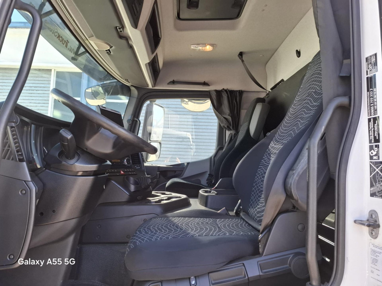 Interior photo 1: Box truck MERCEDES-BENZ Antos 2543L