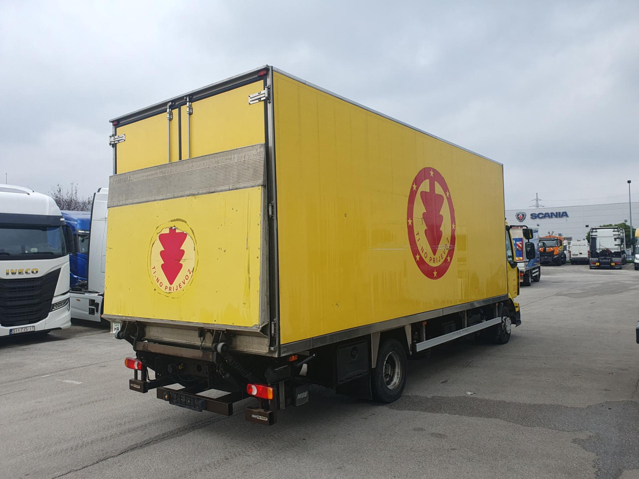 Refrigerator truck RENAULT Midlum 220.12: picture 7