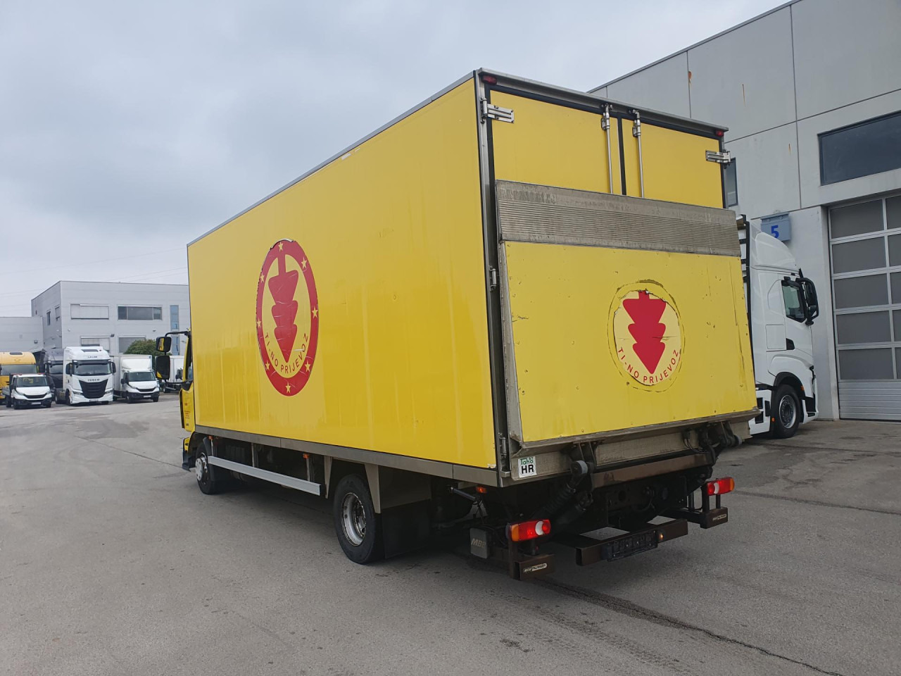 Refrigerator truck RENAULT Midlum 220.12: picture 6