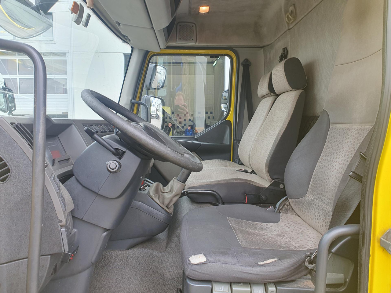 Refrigerator truck RENAULT Midlum 220.12: picture 12