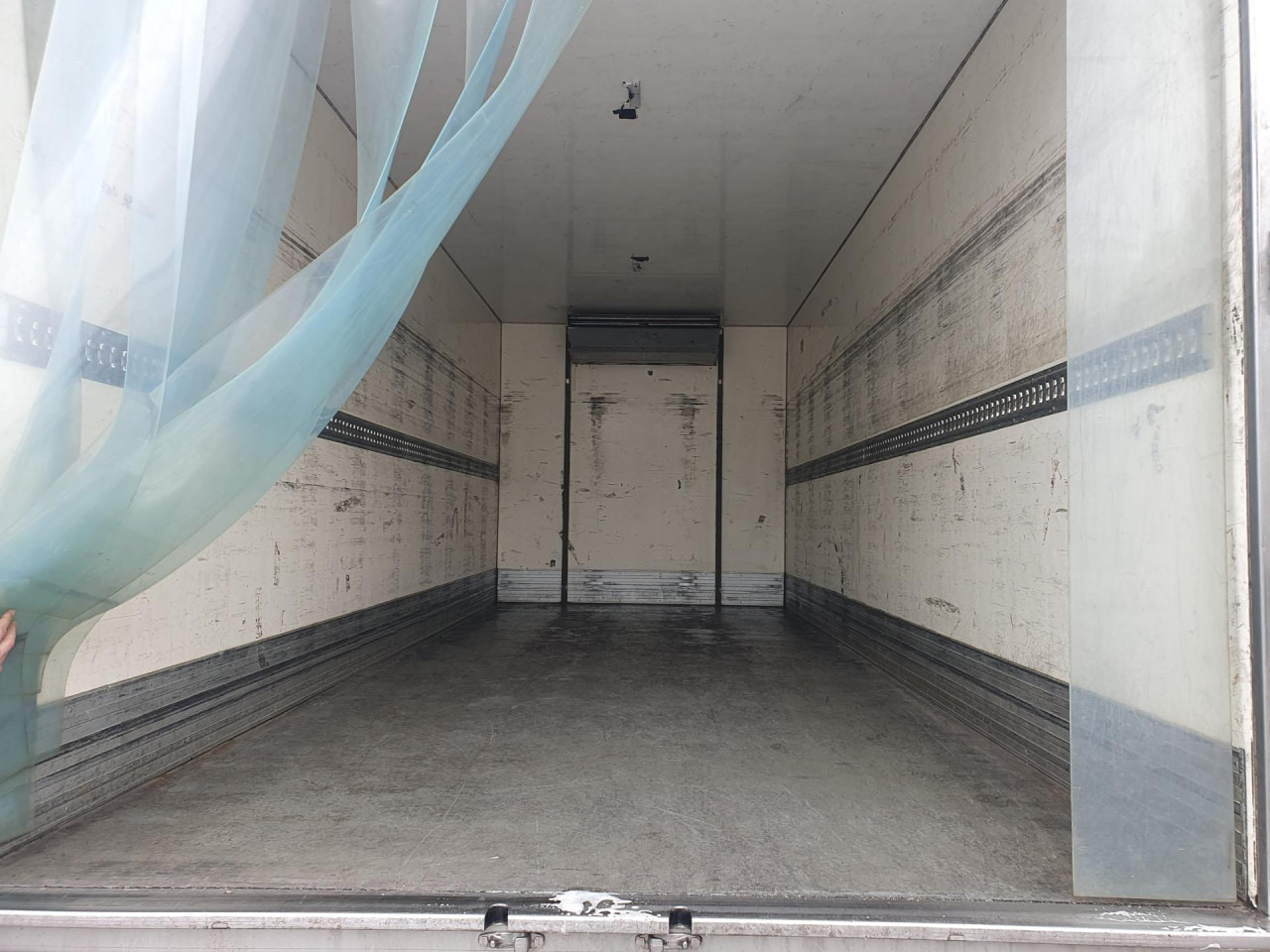 Refrigerator truck RENAULT Midlum 220.12: picture 9