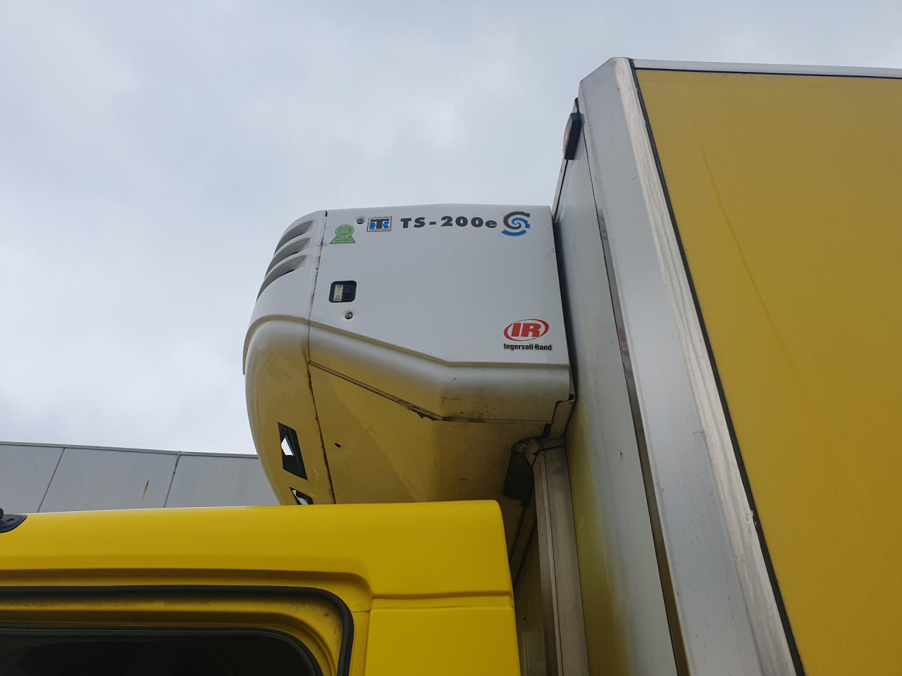 Refrigerator truck RENAULT Midlum 220.12: picture 10
