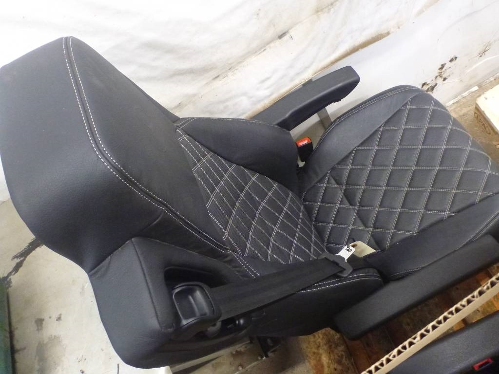 Mercedes-Benz Actros  - Cab for Truck: picture 3 Mercedes-Benz Actros  - Cab for Truck: picture 3