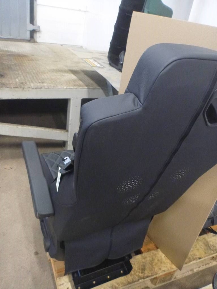 Mercedes-Benz Actros  - Cab for Truck: picture 2 Mercedes-Benz Actros  - Cab for Truck: picture 2