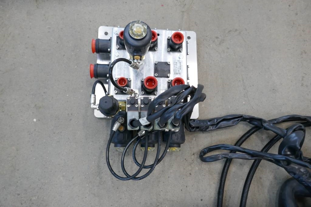 Volvo 8900 - Cab for Truck: picture 3 Volvo 8900 - Cab for Truck: picture 3