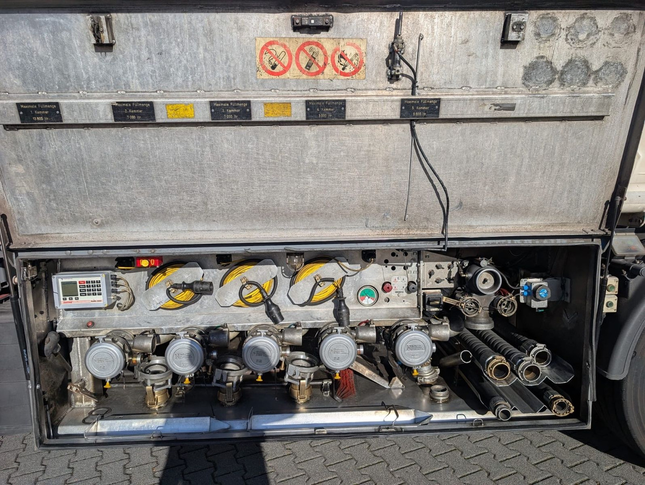 ROHR Hendricks Rohr, ADR, Diesel/Benzin 5 Kammern - Tank semi-trailer: picture 3 ROHR Hendricks Rohr, ADR, Diesel/Benzin 5 Kammern - Tank semi-trailer: picture 3