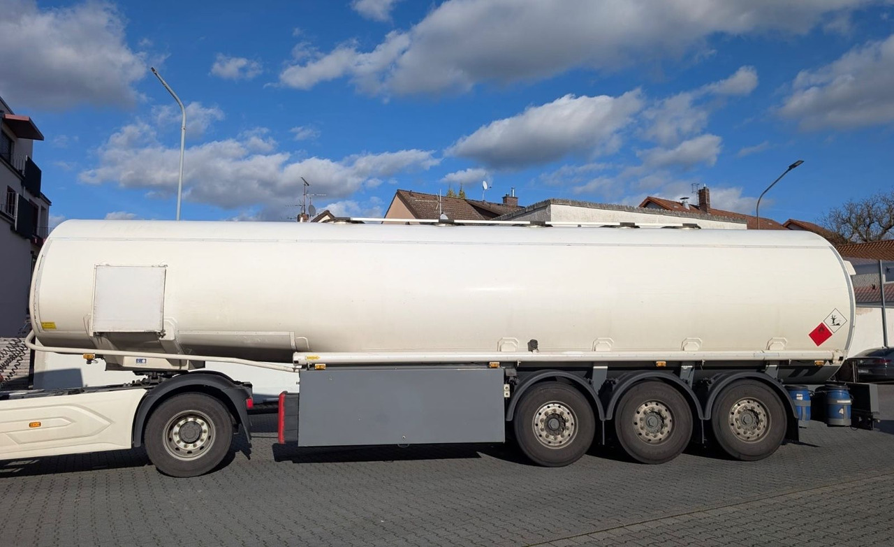 ROHR Hendricks Rohr, ADR, Diesel/Benzin 5 Kammern - Tank semi-trailer: picture 1 ROHR Hendricks Rohr, ADR, Diesel/Benzin 5 Kammern - Tank semi-trailer: picture 1