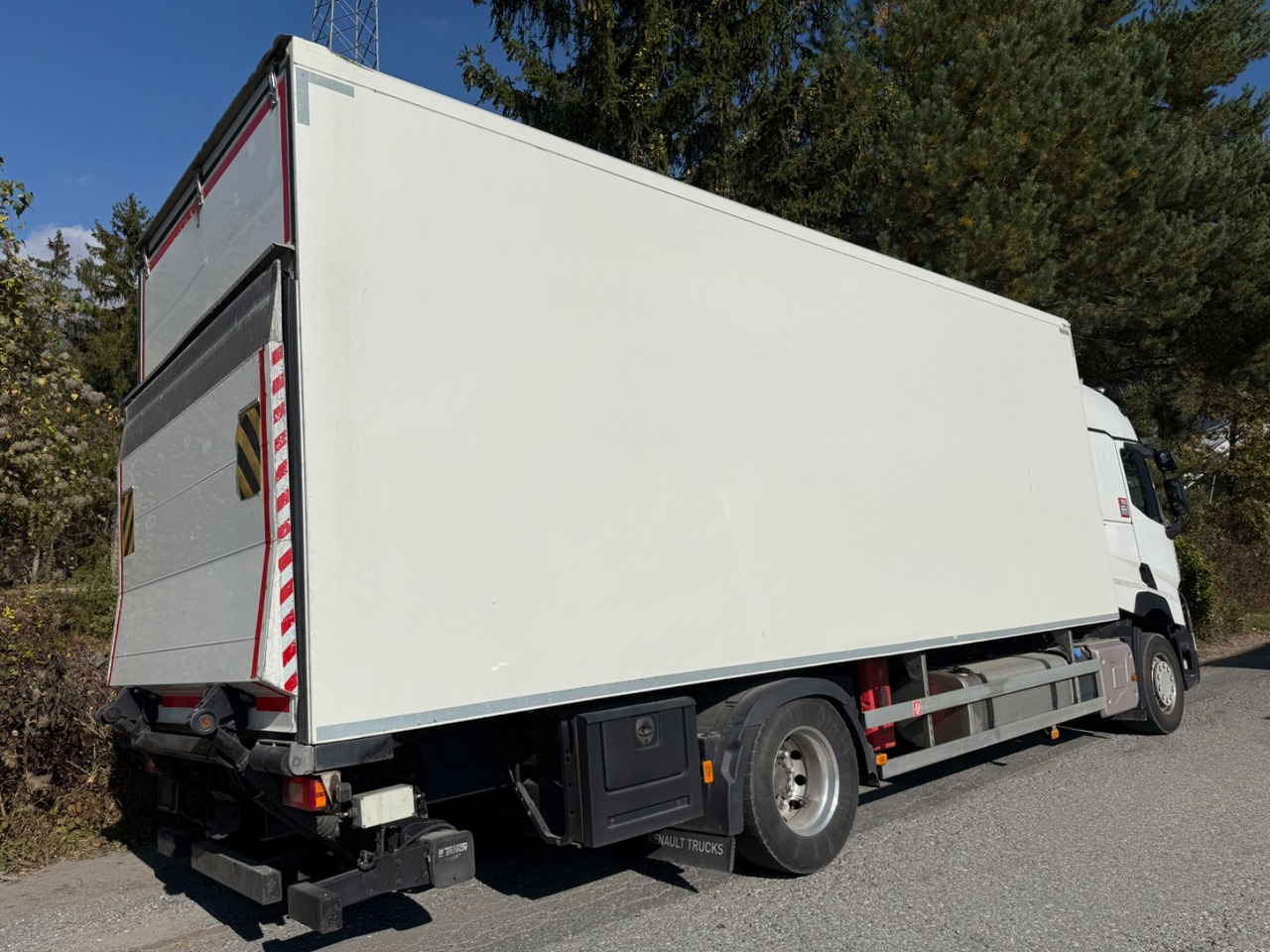 Renault T460 4x2, E 6, Carrier U850, -30C, Ladebordwand - Refrigerator truck: picture 3 Renault T460 4x2, E 6, Carrier U850, -30C, Ladebordwand - Refrigerator truck: picture 3