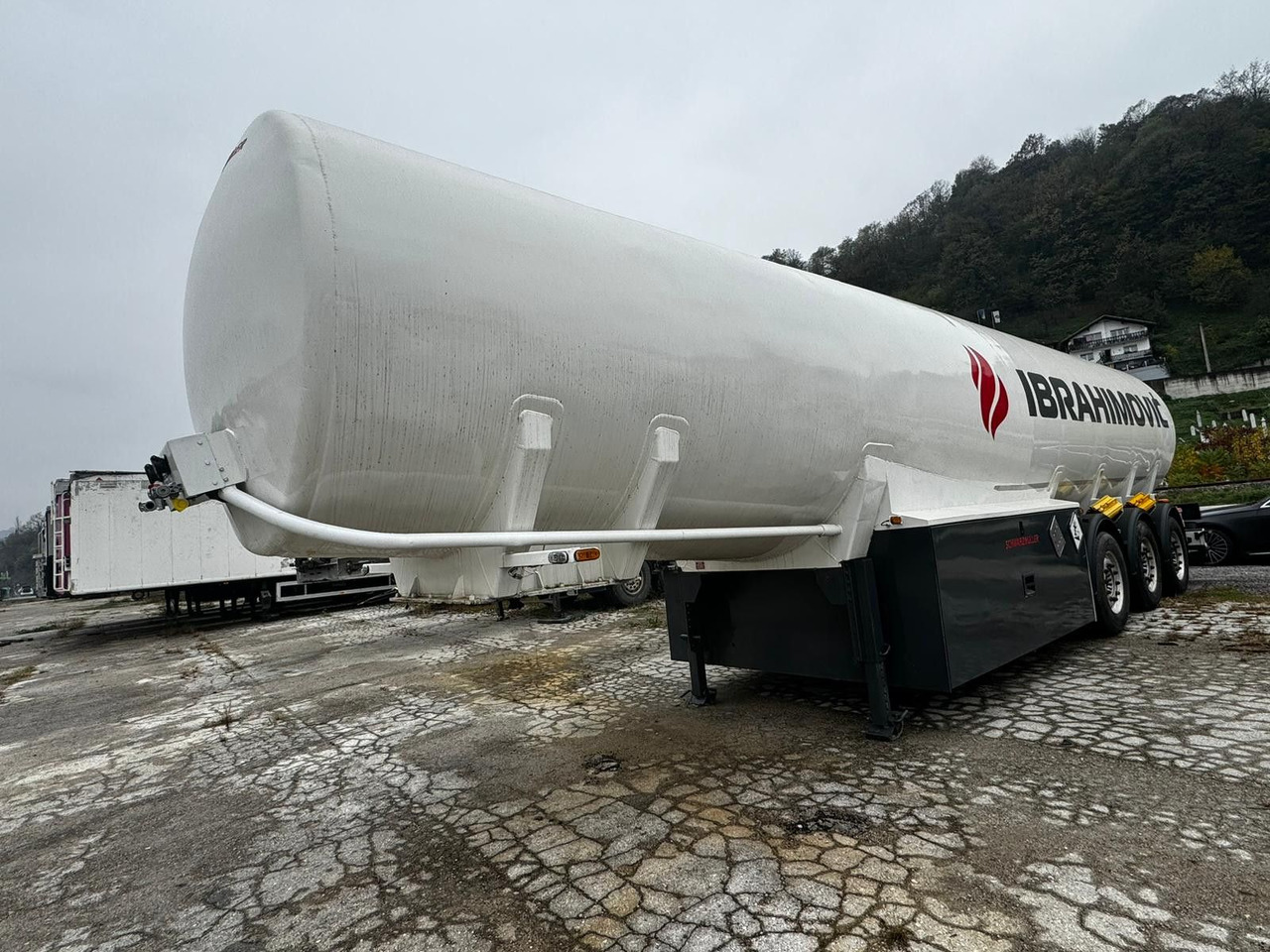 Schwarzmüller 5 Kammern, ADR, Treibstoff Fuel - Tank semi-trailer: picture 2 Schwarzmüller 5 Kammern, ADR, Treibstoff Fuel - Tank semi-trailer: picture 2