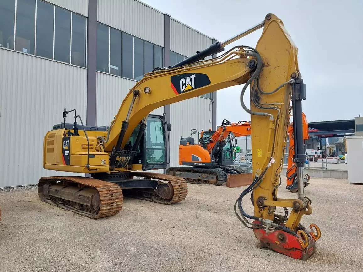 2017 Caterpillar 323F - Crawler excavator: picture 2 2017 Caterpillar 323F - Crawler excavator: picture 2