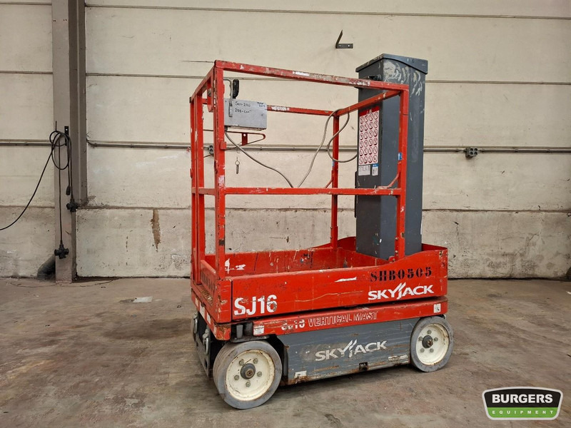 Skyjack SJ16 - Vertical mast lift: picture 1 Skyjack SJ16 - Vertical mast lift: picture 1