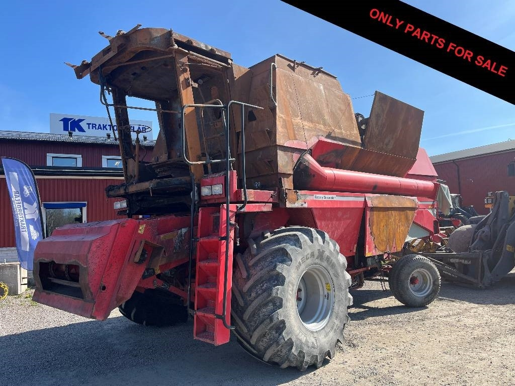 Massey Ferguson 32 Dismantled. Only spare parts - Combine harvester: picture 1 Massey Ferguson 32 Dismantled. Only spare parts - Combine harvester: picture 1