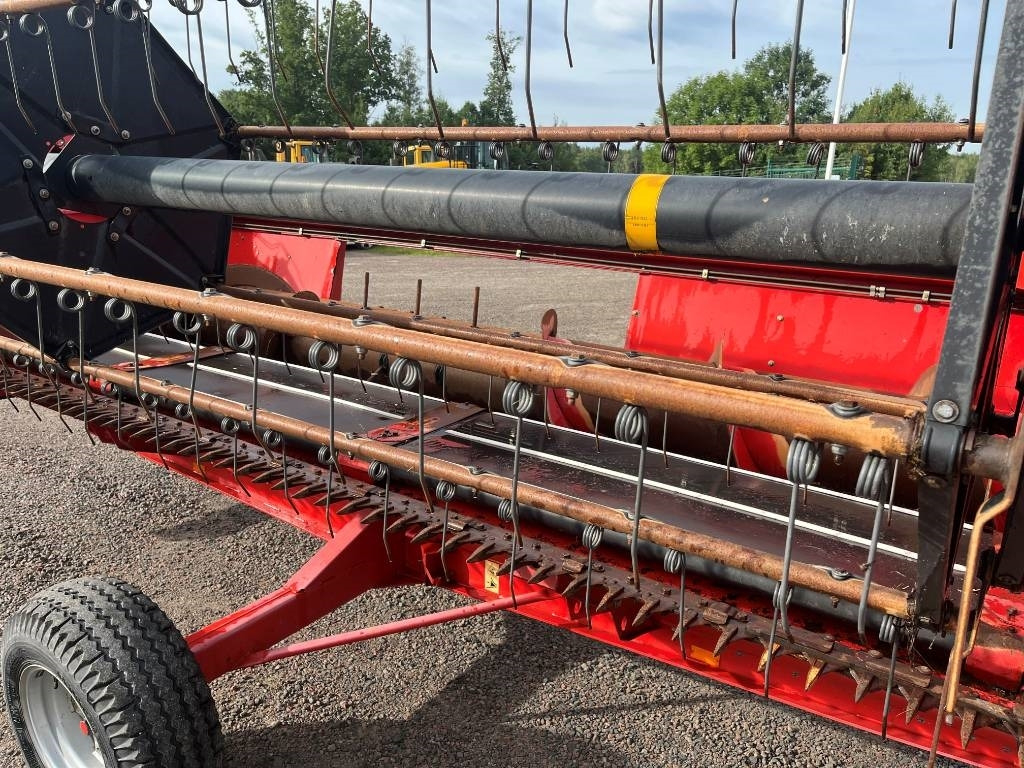 Massey Ferguson MF 32 Skärbord / Header - Harvester attachment: picture 3 Massey Ferguson MF 32 Skärbord / Header - Harvester attachment: picture 3