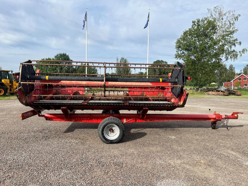 Massey Ferguson MF 32 Skärbord / Header - Harvester attachment: picture 2 Massey Ferguson MF 32 Skärbord / Header - Harvester attachment: picture 2