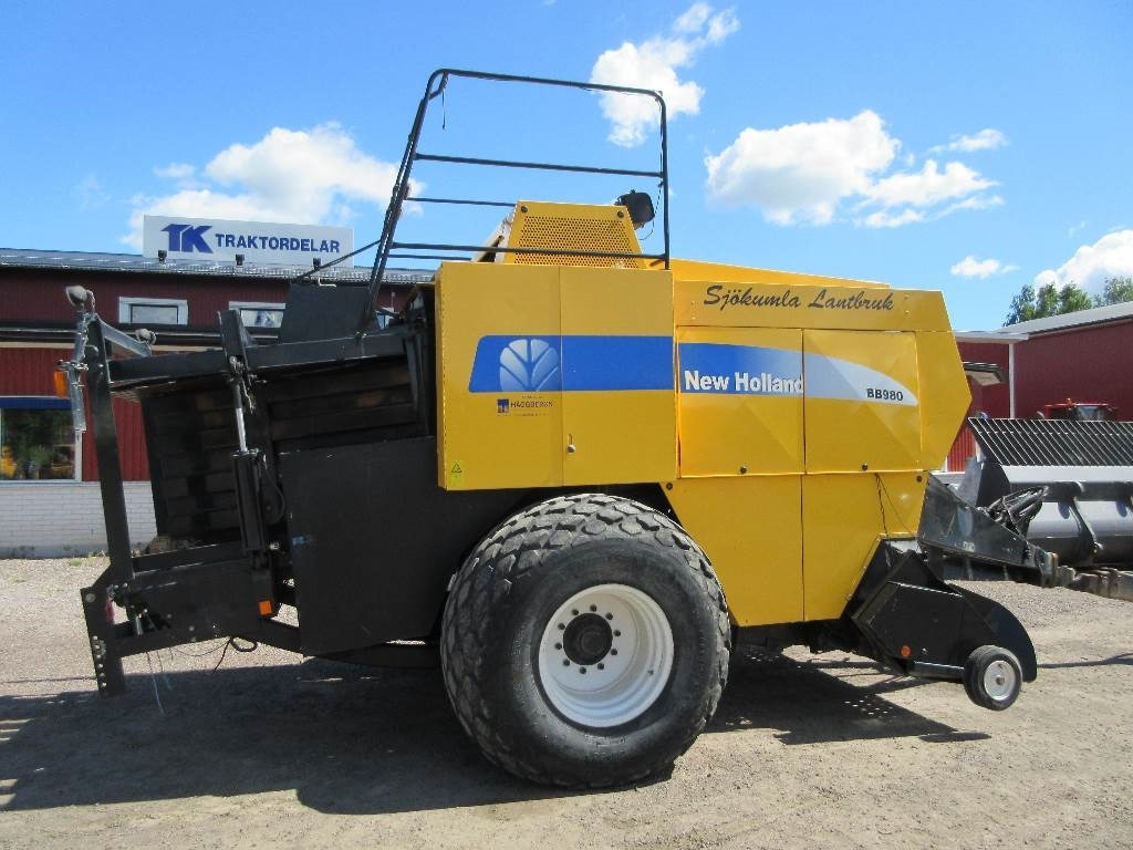 New Holland BB980 Damaged / Skadad - Square baler: picture 1 New Holland BB980 Damaged / Skadad - Square baler: picture 1