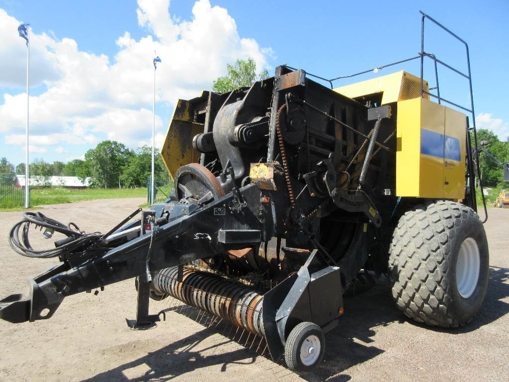 New Holland BB980 Damaged / Skadad - Square baler: picture 3 New Holland BB980 Damaged / Skadad - Square baler: picture 3