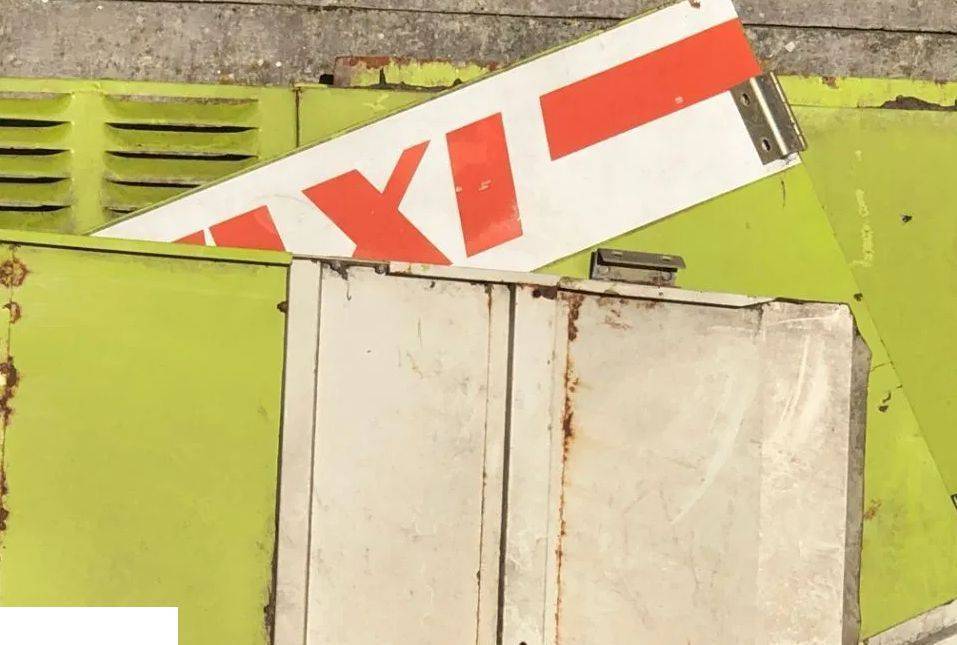 Claas Mega Dominator 76 | 78 | 88 | 96 | 106 | 108 - OSŁONY ~ BLACHY - Część Oryginalna - Body and exterior for Combine harvester: picture 1 Claas Mega Dominator 76 | 78 | 88 | 96 | 106 | 108 - OSŁONY ~ BLACHY - Część Oryginalna - Body and exterior for Combine harvester: picture 1