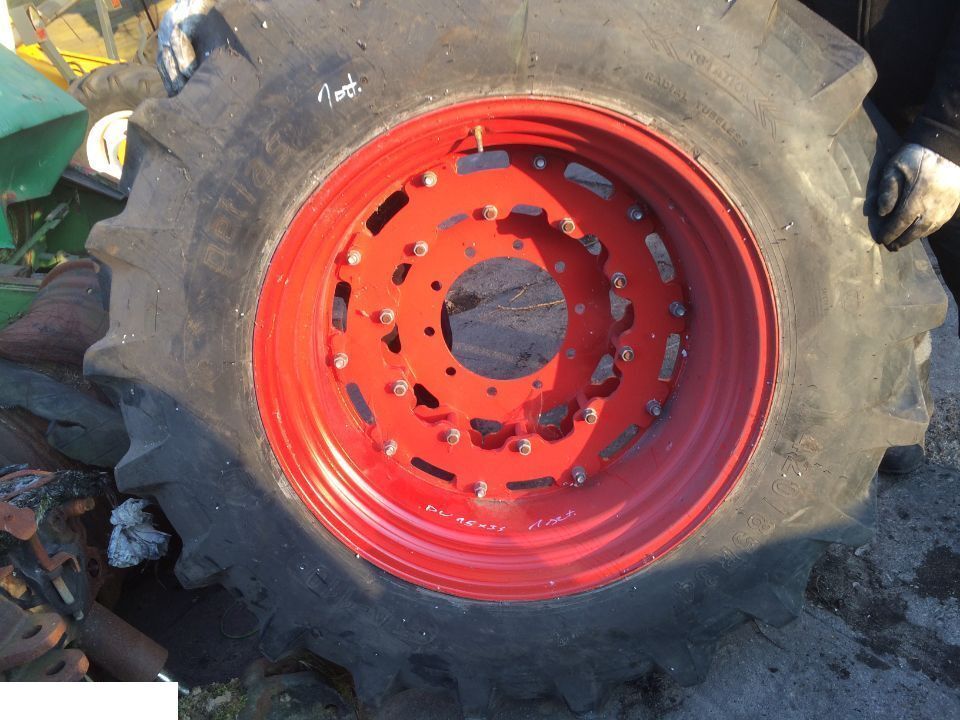 FELGA DW 15x34 OPONA Petlas 420 / 85 R 34 nowa - Wheel and tire package for Agricultural machinery: picture 4 FELGA DW 15x34 OPONA Petlas 420 / 85 R 34 nowa - Wheel and tire package for Agricultural machinery: picture 4