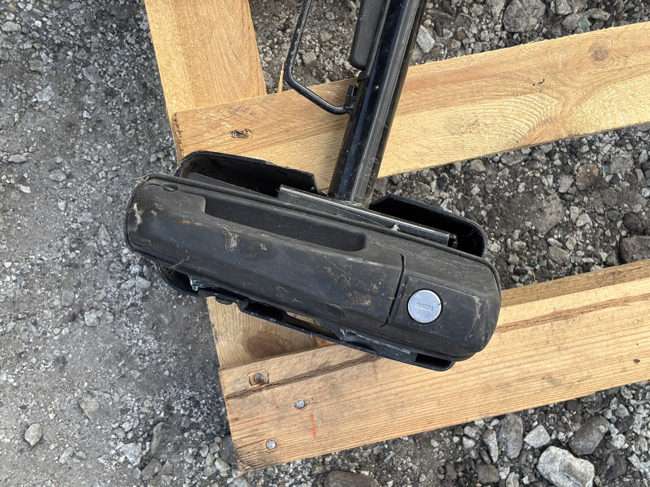 Massey Ferguson 5613 Poręcz Klamka - Body and exterior for Agricultural machinery: picture 2 Massey Ferguson 5613 Poręcz Klamka - Body and exterior for Agricultural machinery: picture 2