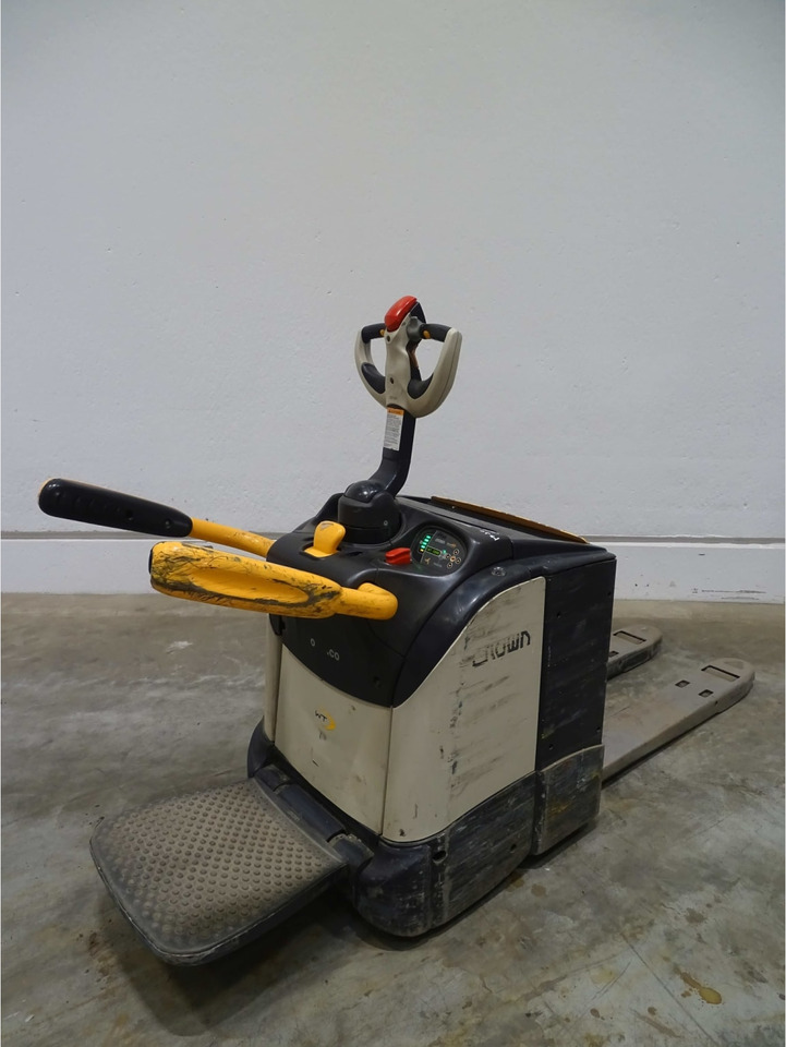 Crown WT3040 - Pallet truck: picture 3 Crown WT3040 - Pallet truck: picture 3