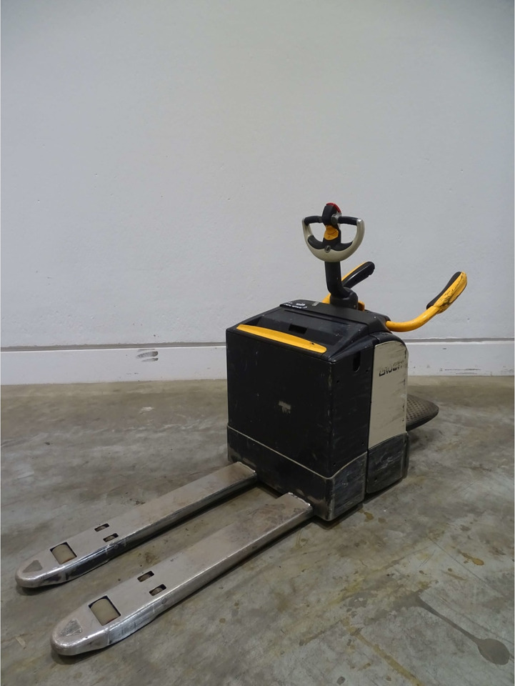 Crown WT3040 - Pallet truck: picture 1 Crown WT3040 - Pallet truck: picture 1