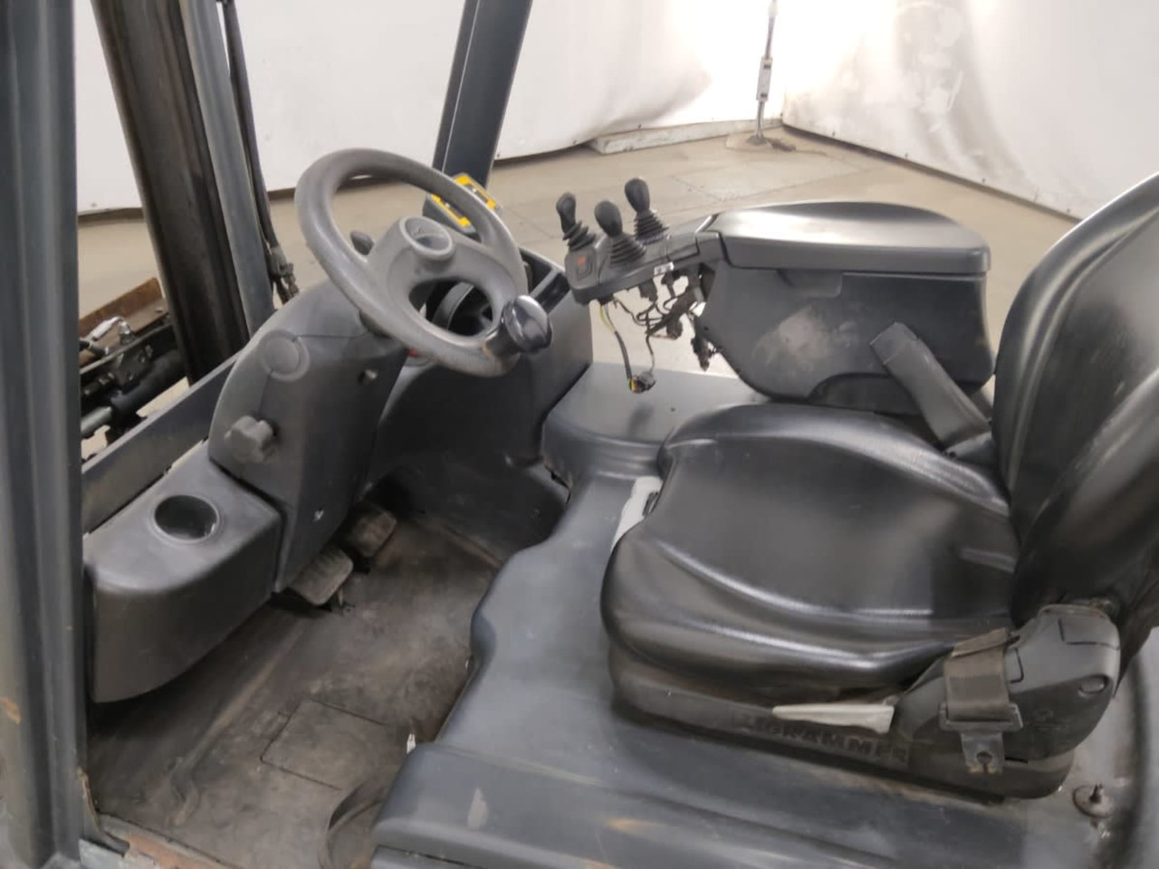 Linde E16C-02 - Electric forklift: picture 4 Linde E16C-02 - Electric forklift: picture 4