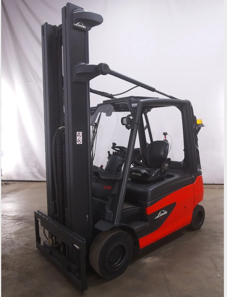 Linde E30L-01 - Electric forklift: picture 1 Linde E30L-01 - Electric forklift: picture 1