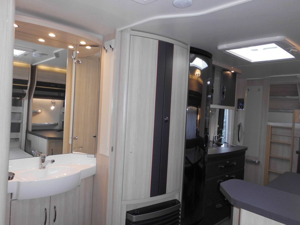 Caravan Hobby DE LUXE EDITION 560 KMFe 1 Hand XT-Mover Garage: picture 13
